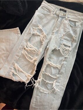 3/9$ Light Wash Distressed Straight Leg Jeans | Size 27 | Cutout Ripped Denim